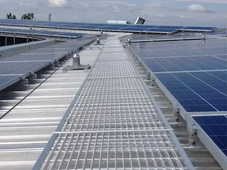 Passarela de manutenção fotovoltaica em telhado 1