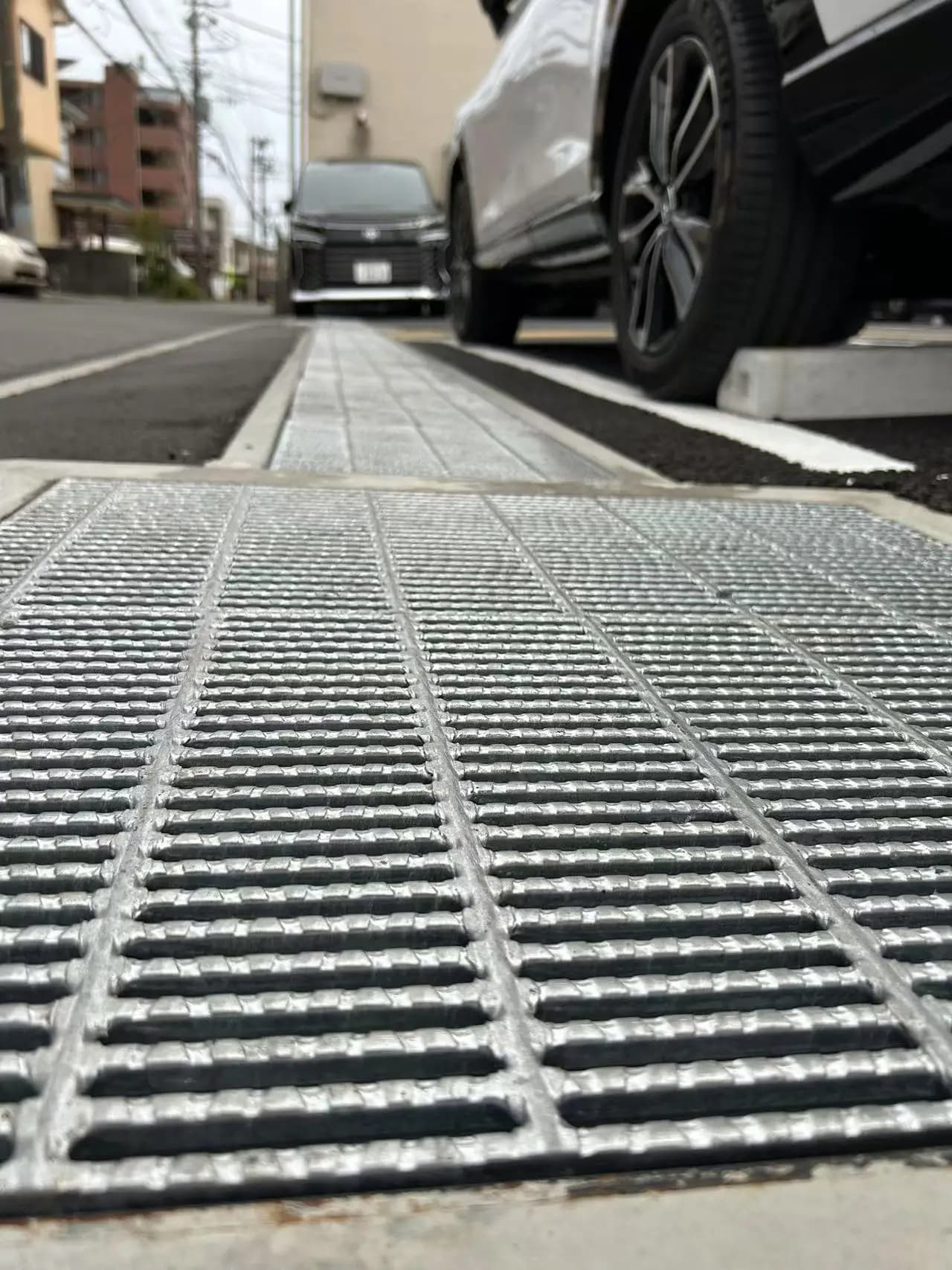 Análise comparativa entre grelhas de aço especiais para estacionamentos e chapas de aço comuns: escolha a melhor solução! Análise comparativa entre grelhas de aço especiais para estacionamentos e chapas de aço comuns: escolha a melhor solução!