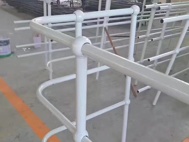 Articulação esférica para corrimão
