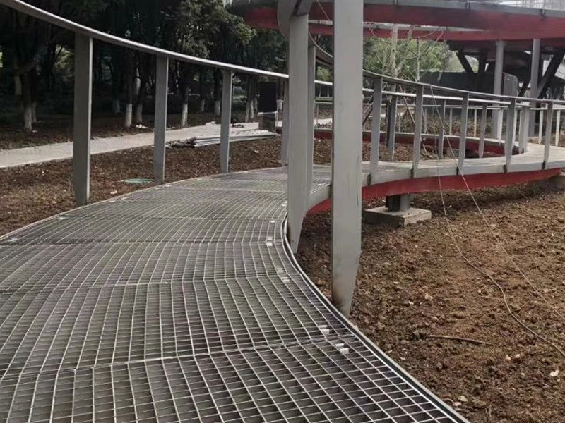 Dimensões padrão de grelha de aço