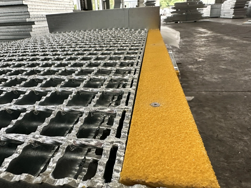 Degrau T6 com Borda em FRP